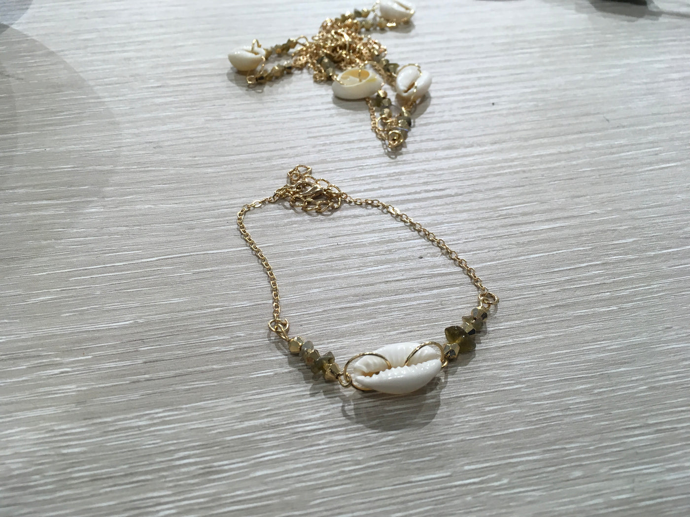 Shell chain gold